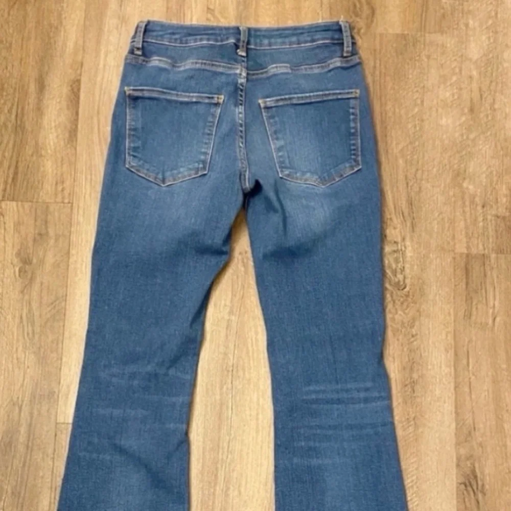 Zara Woman Premium Denim Collection Medium Wash Flare‎ Mid Rise Size 2